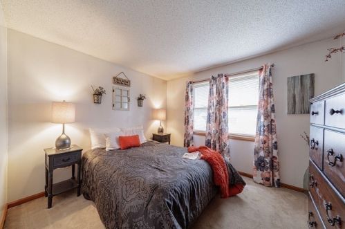 201 Winterset Dr, Springfield MA 01129-1850 exterior