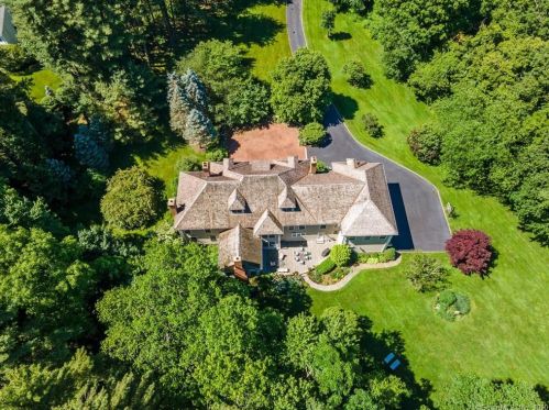 318 Ridgefield Rd, Wilton, CT 06897-2329