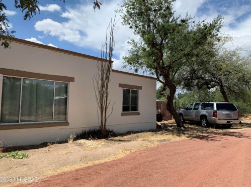 10700 Tanque Verde Rd, Tucson AZ 85749-9611 exterior