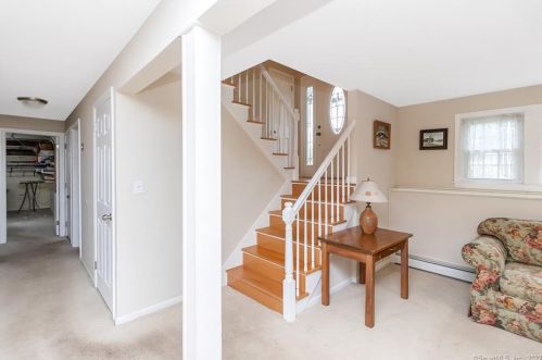 51 Pioneer Dr, Windsor CT exterior