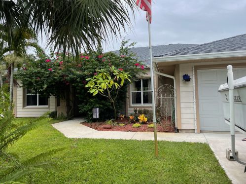 5901 Bamboo Dr, Fort Pierce, FL 34982-3758