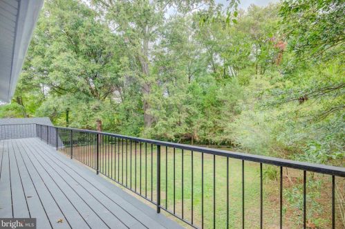 8901 Linton Ln, Alexandria VA 22308-2438 exterior