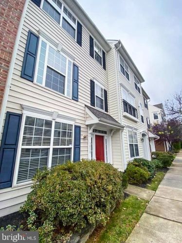 3850 Dominion Mill Dr, Alexandria VA  22304-6452 exterior