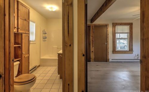 58 Washington St, Wallingford CT 06492-3530 exterior