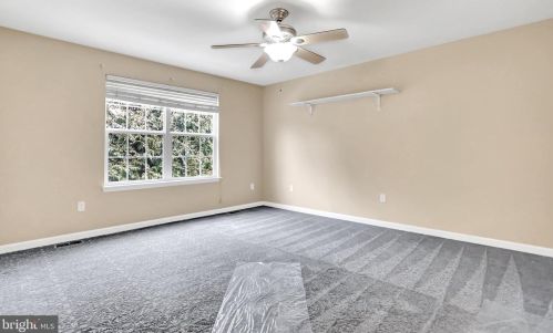 10 Lexington Dr, Hanover PA 17331-8657 exterior