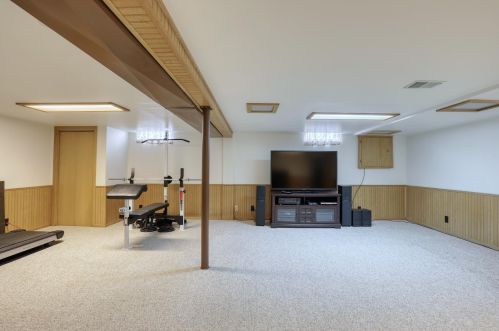 8919 Cheyenne St, Milwaukee WI 53224-4804 exterior