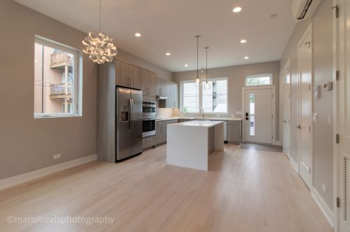 4457 Calumet Ave, Chicago IL 60653-3306 exterior