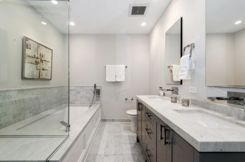 61 Elm St, Chicago IL 60610-2434 exterior