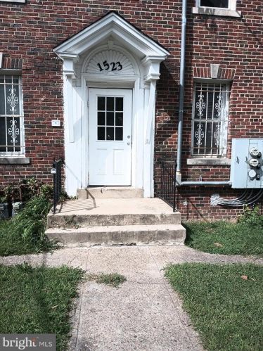 1523 17th St, Washington DC  20020-5532 exterior