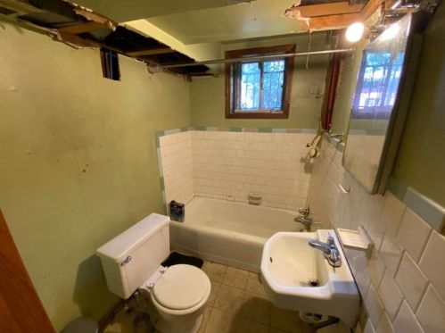 2661 Collier Dr, Atlanta GA 30318-7313 exterior