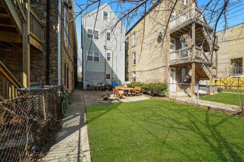 1825 Hermitage Ave, Chicago IL 60613-1106 exterior