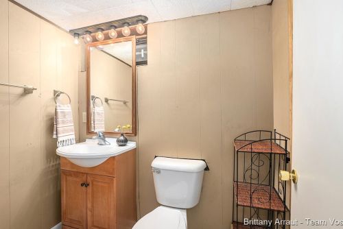 913 Fairfield Ave, Grand Rapids MI 49504-3745 exterior