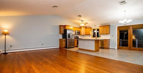 31 River Dr, Providence RI  02919-6330 exterior