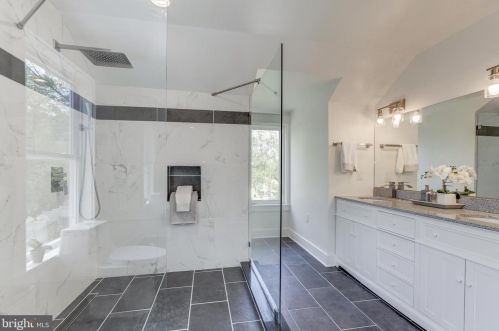 907 Gilbert Rd, Rockville MD  20851-1315 exterior