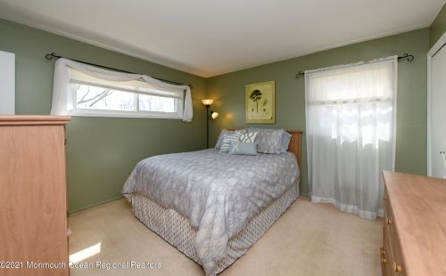 32 Berkshire Rd, Old Bridge NJ 08857-1601 exterior