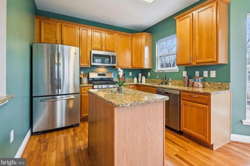 3853 Watkins Mill Dr, Alexandria VA  22304-6448 exterior