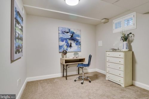 1560 Bruton Ct, Mc Lean VA 22101-4301 exterior