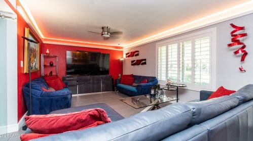 8225 Central Ave, Phoenix AZ  85020-3560 exterior