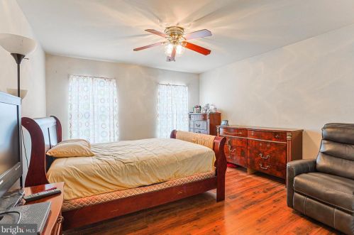 1537 19 St, Philadelphia PA 19121-4120 exterior