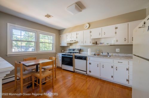 403 Newark Ave, Point Pleasant Beach NJ 08742-4141 exterior