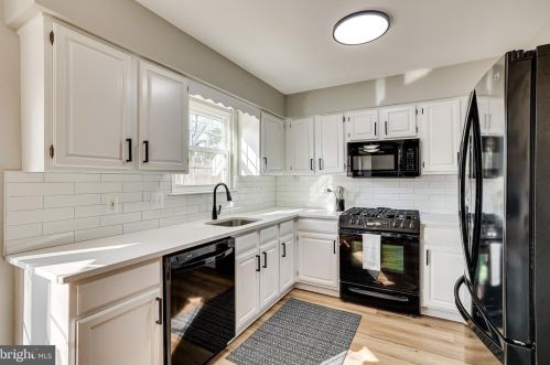 3008 Emerald Chase Dr, Herndon VA 20171-2334 exterior