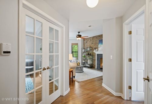 931 Gordon Ter, Chicago, IL 60613-2103