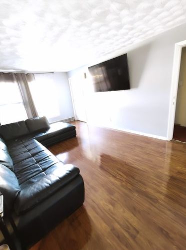 1425 156th St, Dolton, IL 60419-3239