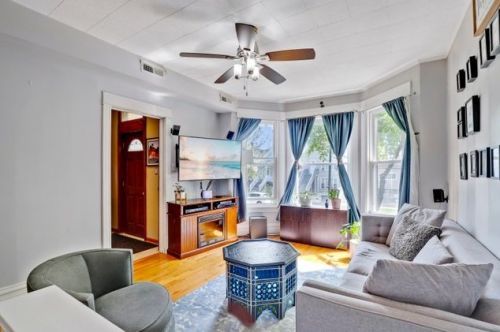 4214 Bernard St, Chicago IL 60618-1104 exterior