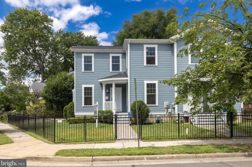 300 Mount Vernon Ave, Alexandria VA  22301-2232 exterior