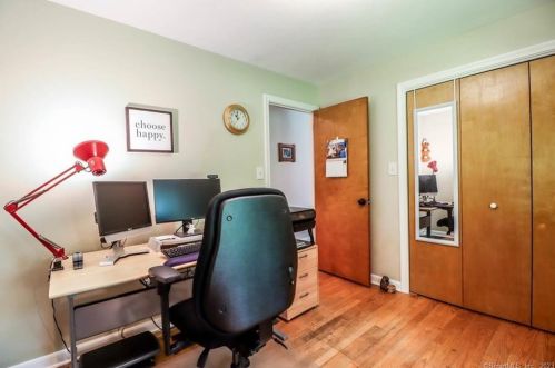 1 Cullens Hl Rd, Derby CT exterior