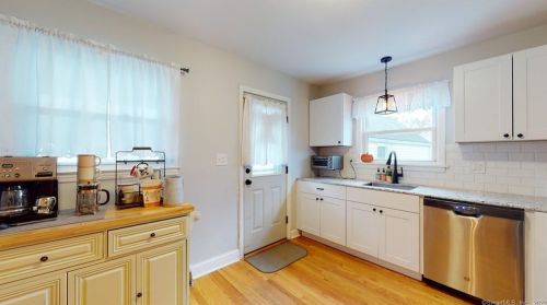 33 Linnmore Dr, Manchester CT  06040-3813 exterior