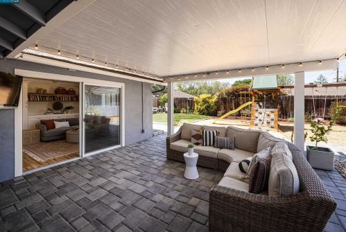 1962 Elinora Dr, Concord CA  94523-2828 exterior