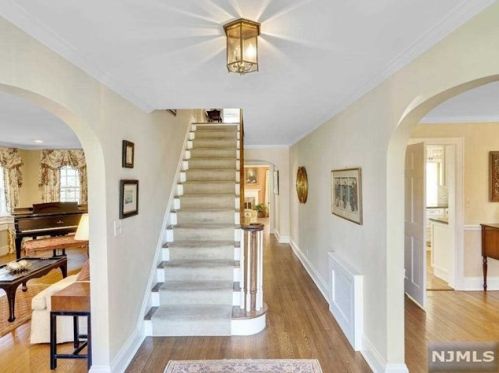 41 Woodland Park Dr, Tenafly, NJ 07670-3026