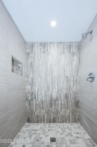 8648 Kenyon Dr, Tucson AZ  85710-4234 exterior