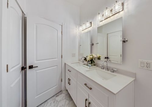 4912 Washington Park Ct, Chicago IL 60615-2304 exterior