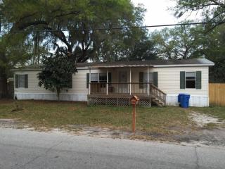 5332 Hillsborough Cir, Tampa FL  33610-9722 exterior