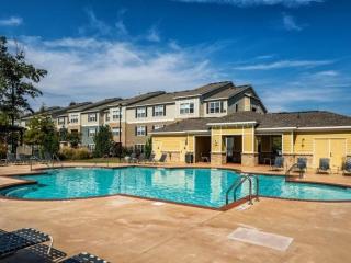 201 Carolina Point Pkwy, Greenville SC  29607-6554 exterior