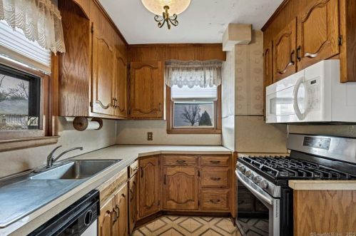 79 Mason Dr, New Britain CT 06052-1929 exterior