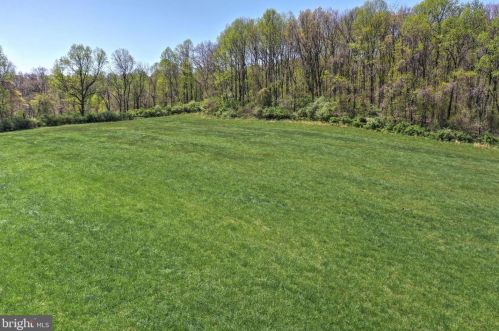 795 Abbottstown Pike, Hanover PA 17331-8235 exterior