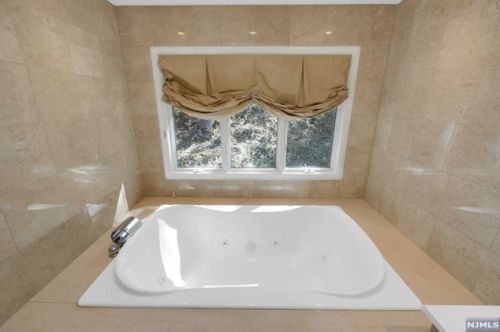 65 Holland Ave, Demarest NJ  07627-2705 exterior