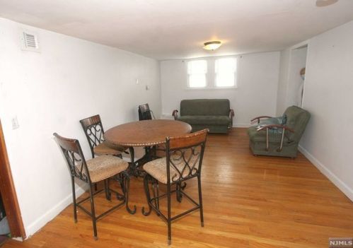 95 Clinton Pl, East Rutherford NJ 07073-1323 exterior