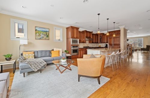 5048 Oakley Ave, Chicago IL 60625-1830 exterior