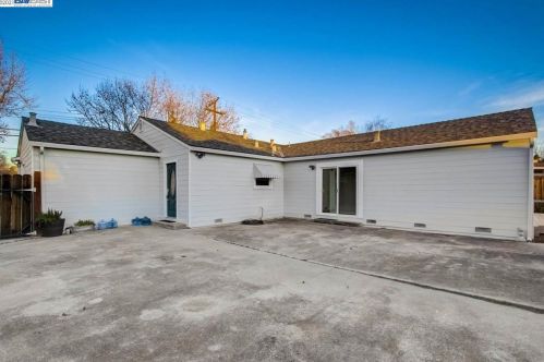 1875 Granada Dr, Concord CA 94519-1330 exterior