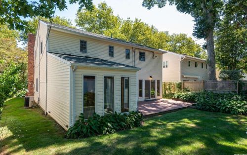 11 Munson Ct, Huntington Station NY 11747-1632 exterior