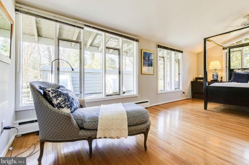 7804 Ridgecrest Dr, Alexandria VA 22308-1053 exterior