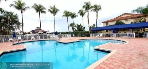 6823 Via Regina, Boca Raton FL 33433-3956 exterior