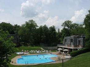 1332 Frst Grn Dr, Moon Twp PA 15108-2700 exterior