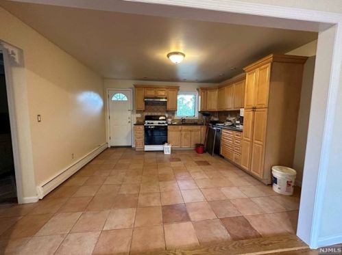 8 Ferrary Pl, West Paterson NJ  07424-2829 exterior