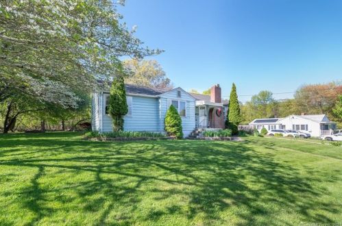 45 Golden Rd, Uncasville, CT 06382-1714