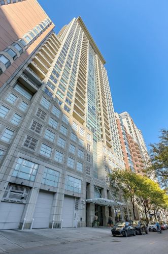 250 Pearson St, Chicago, IL 60611-7225